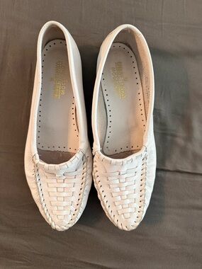 Vintage Minnetonka Woven Leather Moccasins- Rare Find- Women